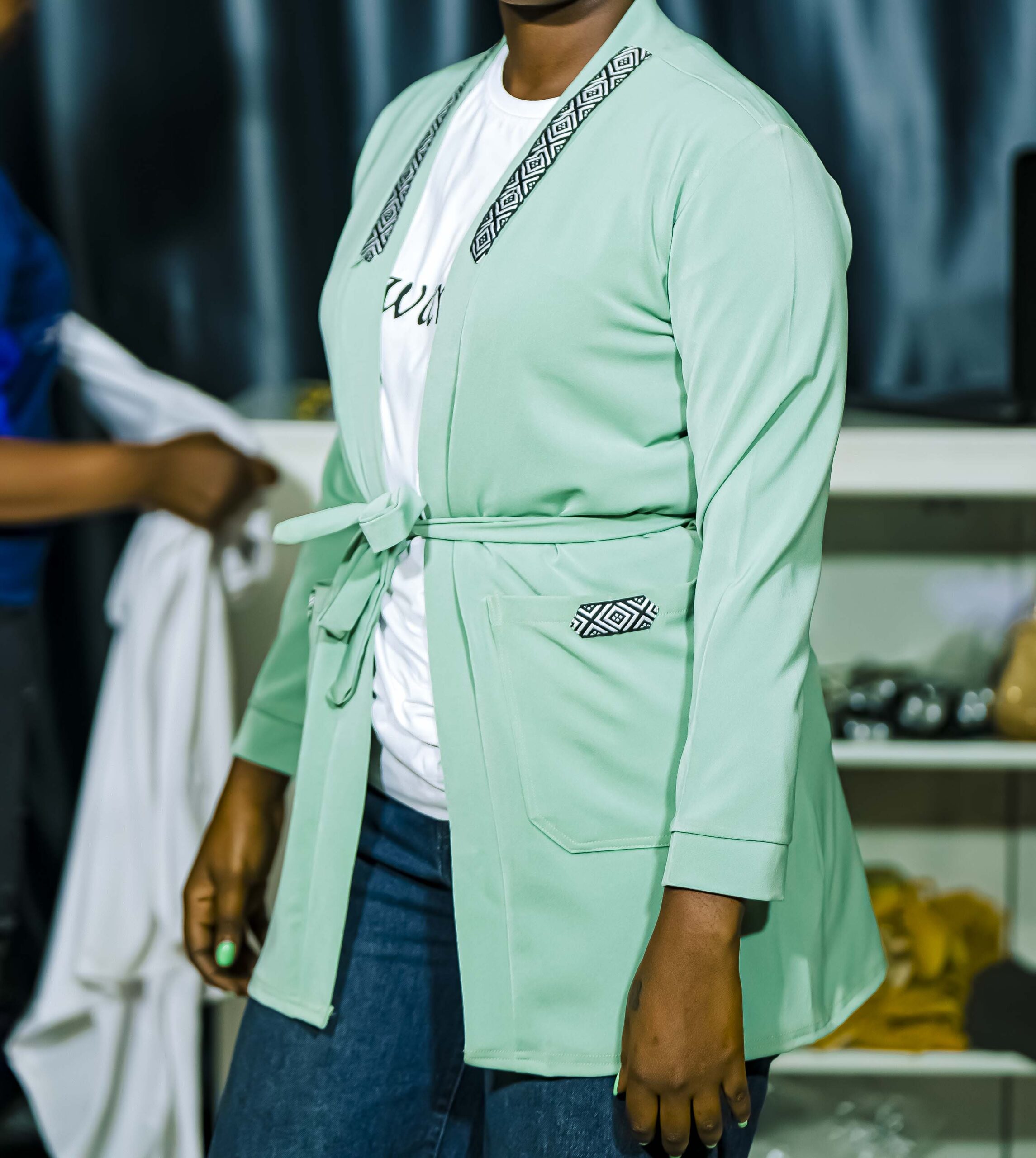 Rwandan lightweight coat - Image 3