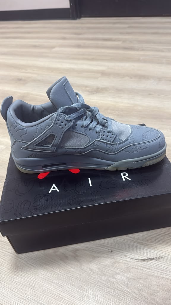 Jordan 4 Retro x KAWS Cool Grey