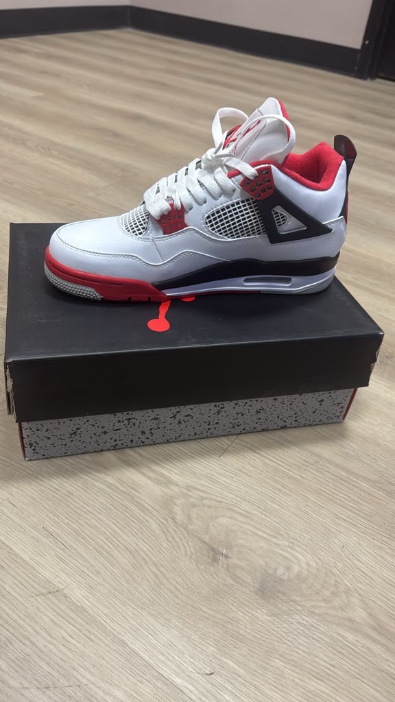 Air Jordan 4 Retro "Fire Red" - Image 2