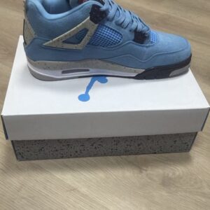 Air Jordan 4 Retro "University Blue"