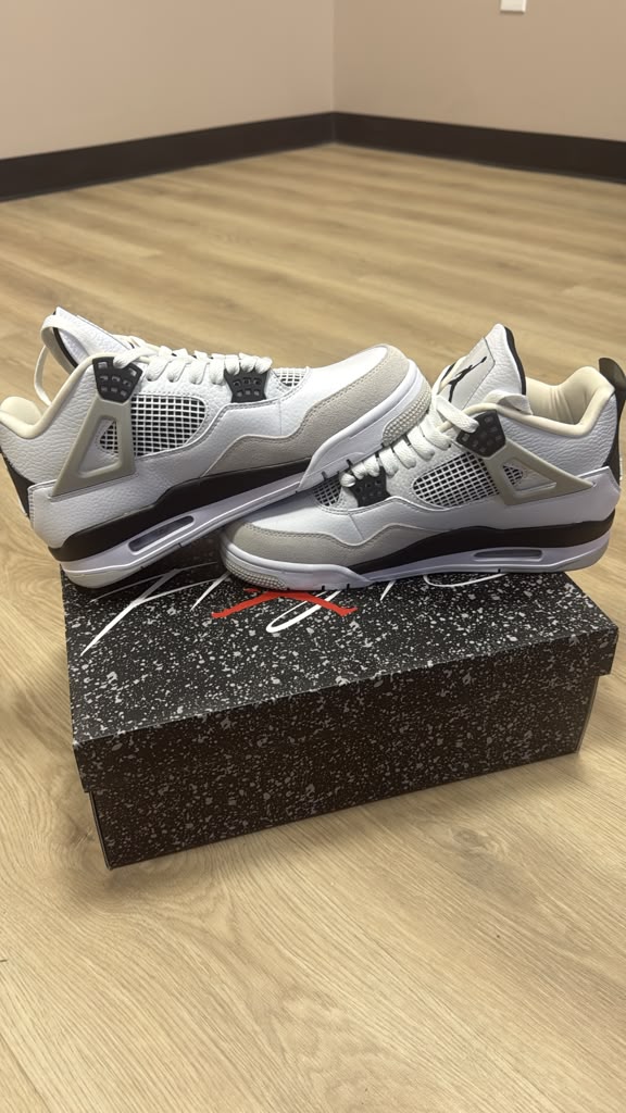 Air Jordan 4 Retro "Military Black"
