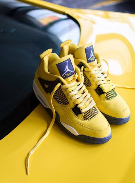 Air Jordan 4 Retro "Lightning" YEELLOW and blaCK - Image 2
