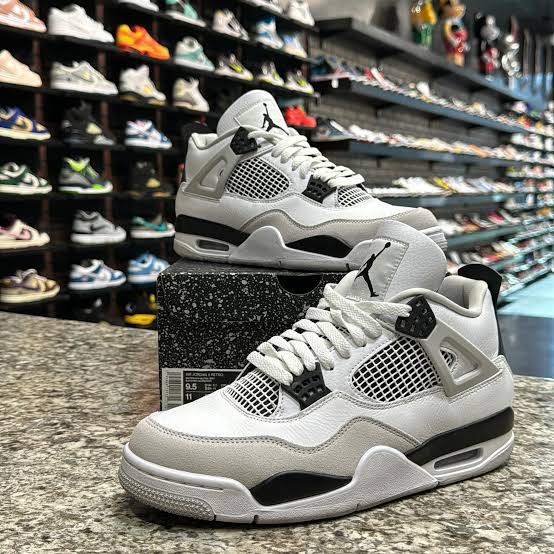 Air Jordan 4 Retro "Military Black" - Image 3