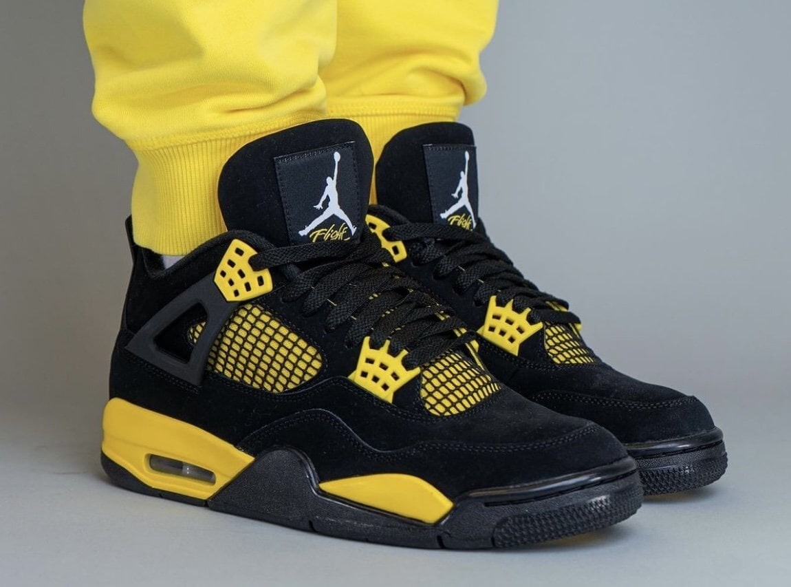 Air Jordan 4 Black Yellow Retro "Thunder"